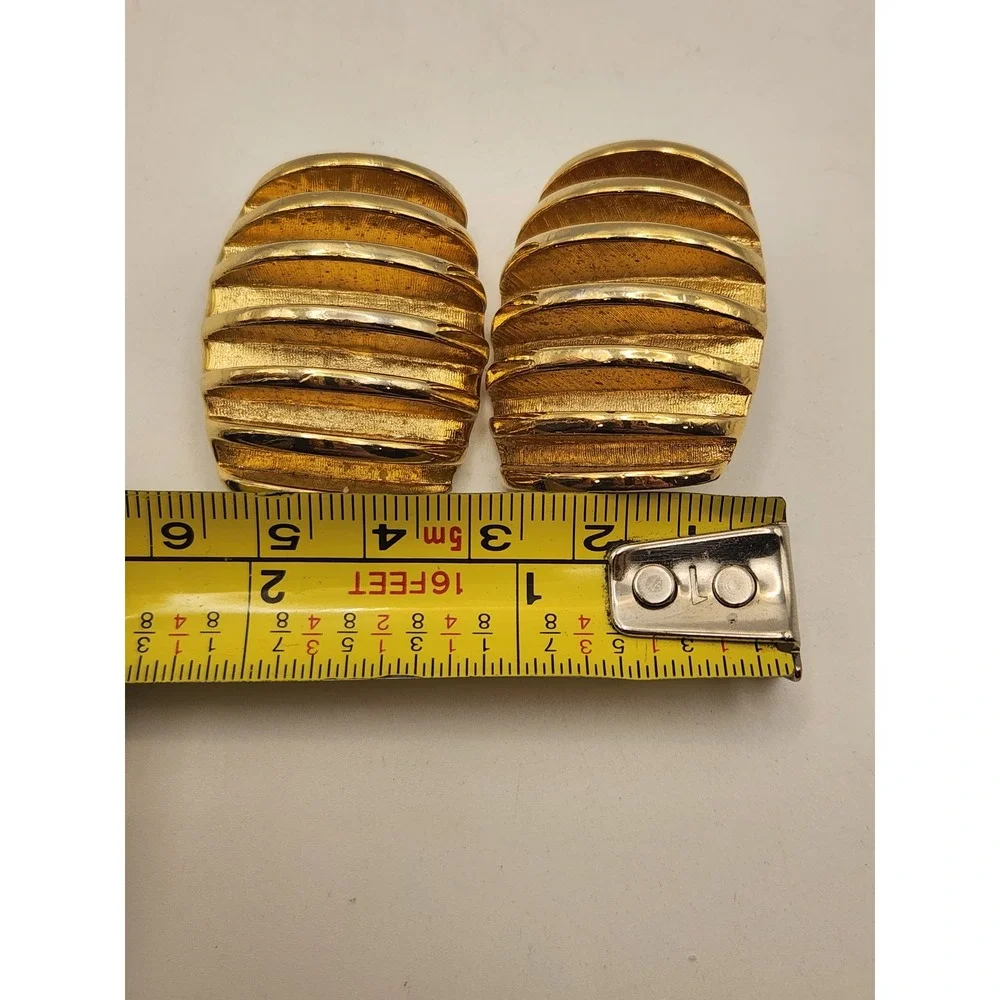 Givenchy Vintage Gold Tone Ribbed Tiered Clip On Earrings Paris New York 4G Logo - Picture 6 of 6